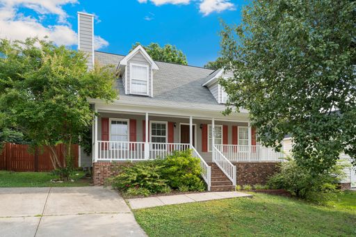 Charming Cape Cod in ideal location! – photo 1