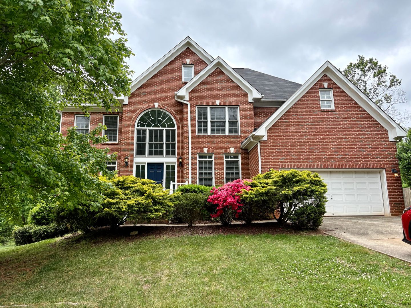 Hillsborough House: 413 Dairy Farm Dr