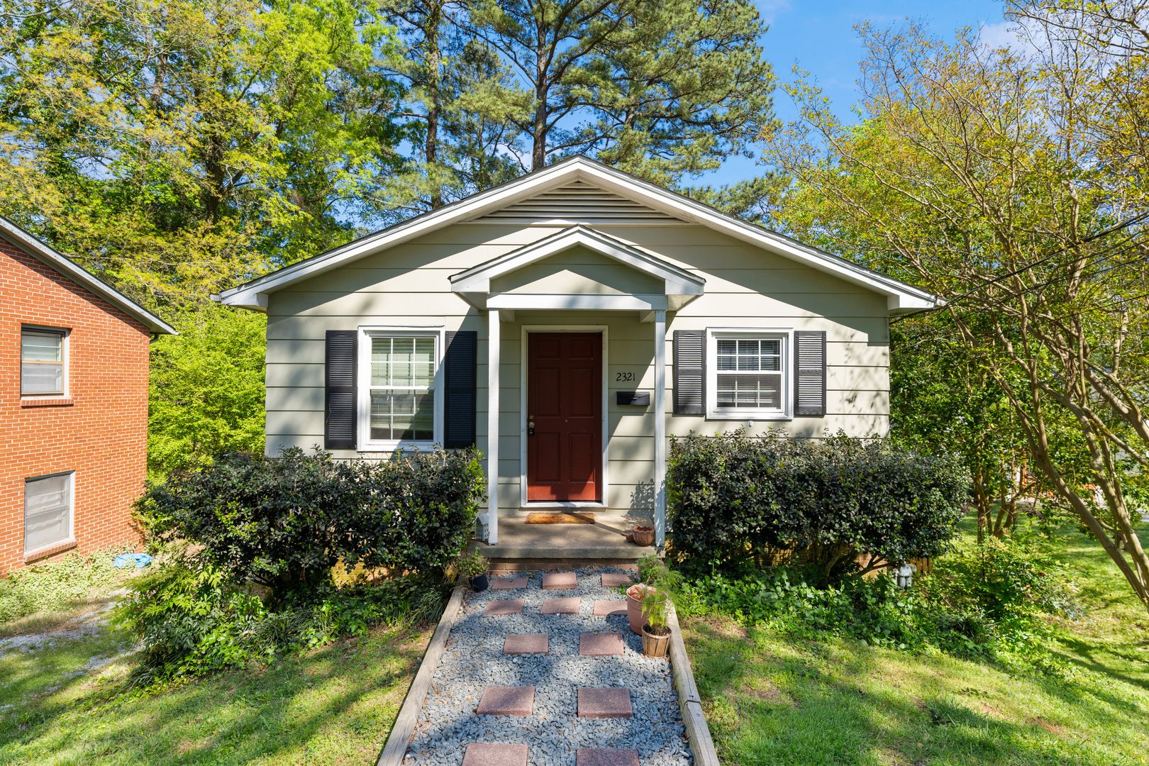 Durham House: 2321 Huron St