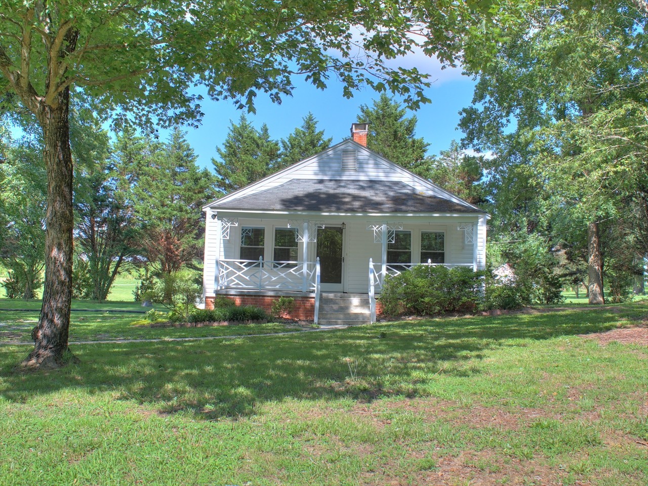 Snow Camp House: 7820 NC 87 HWY