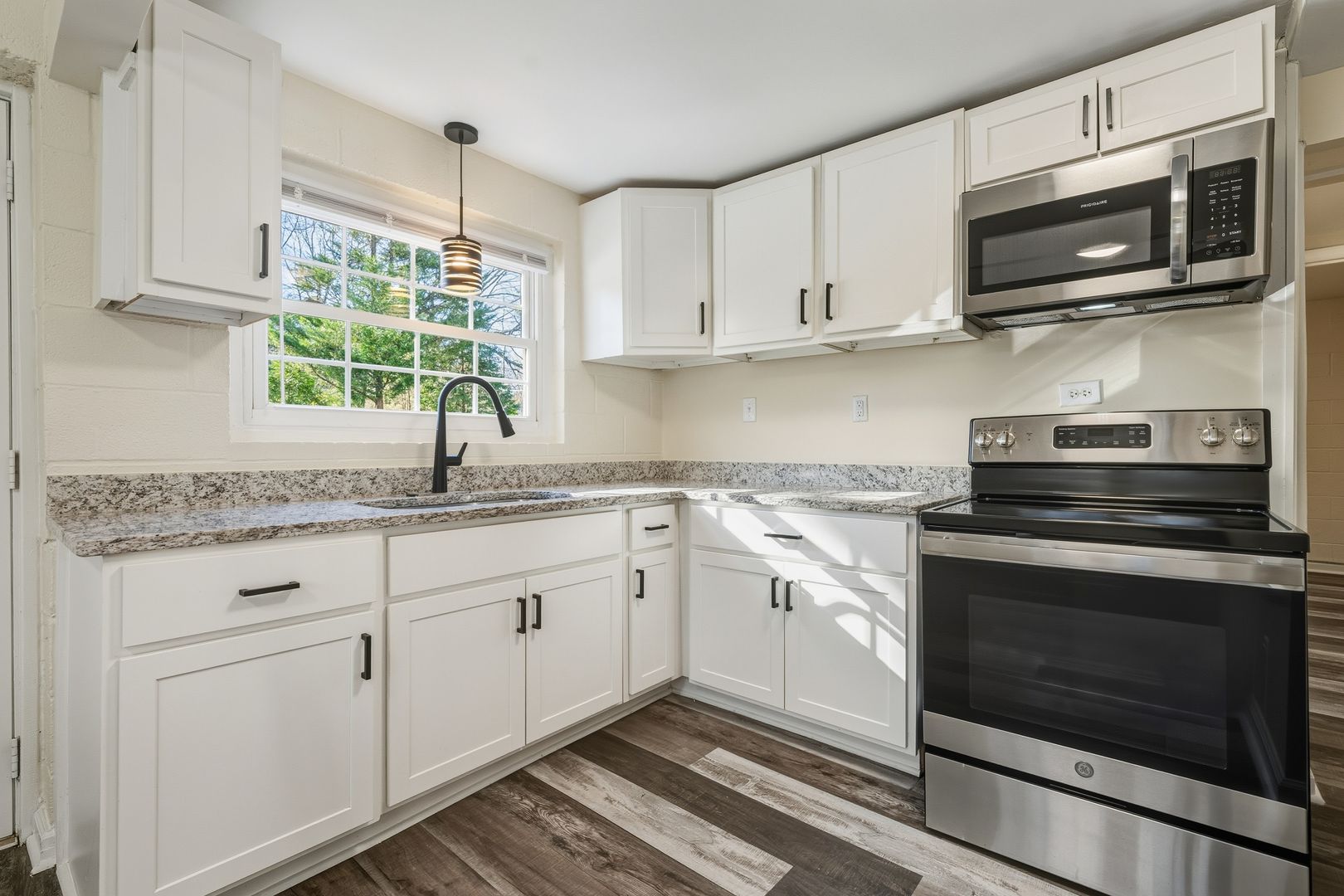 Carrboro Apartment: 114 Estes Dr