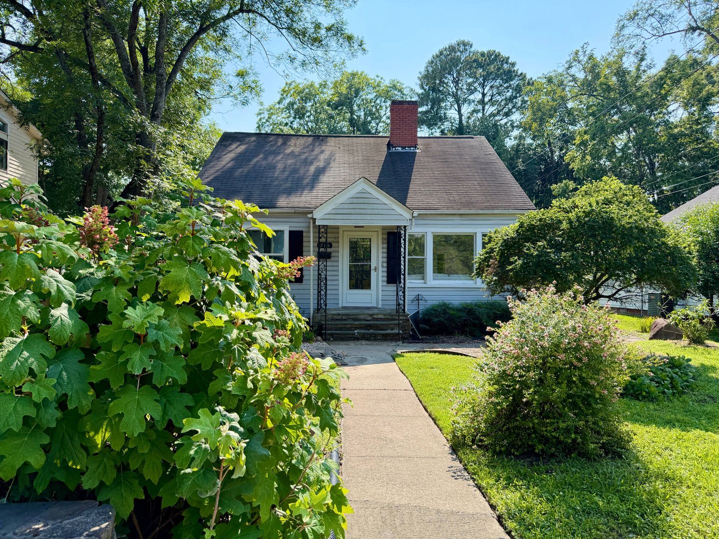 Chapel Hill House: 215 N Columbia St