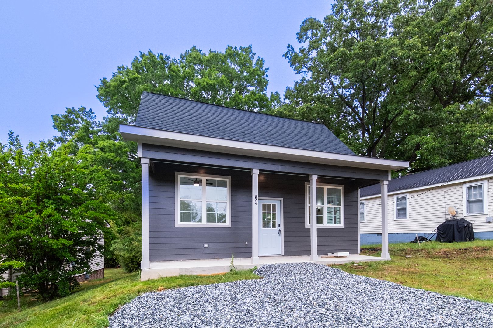 Burlington House: 824 Chandler Ave