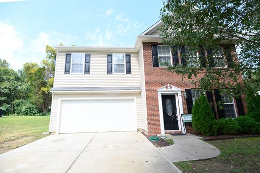 Spacious 4 bedroom and 2.5 Bath Home in Gramercy Park SE Greensboro with 2 car garage – photo 1