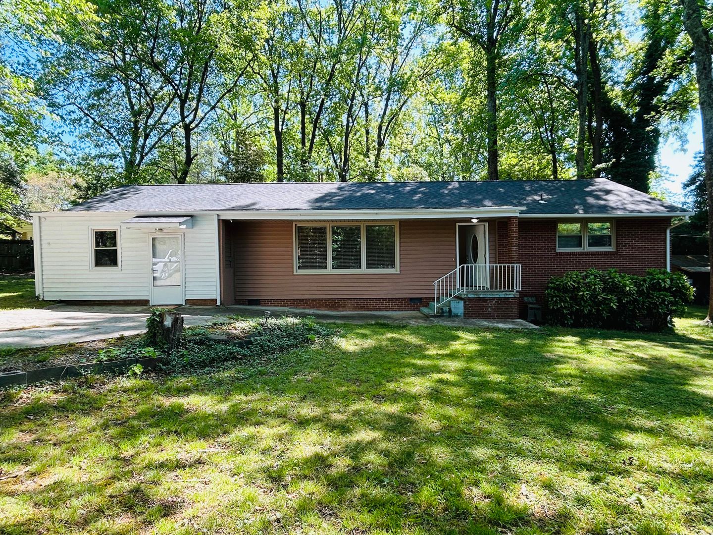 Greensboro House: 2100 Wingate St