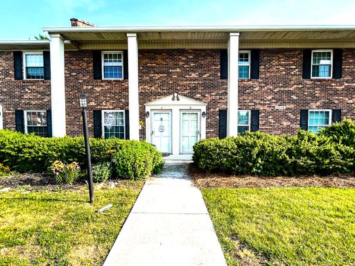 Charming Brick Townhome in Clemmons/Winston Salem w/ Community Pool! – photo 1
