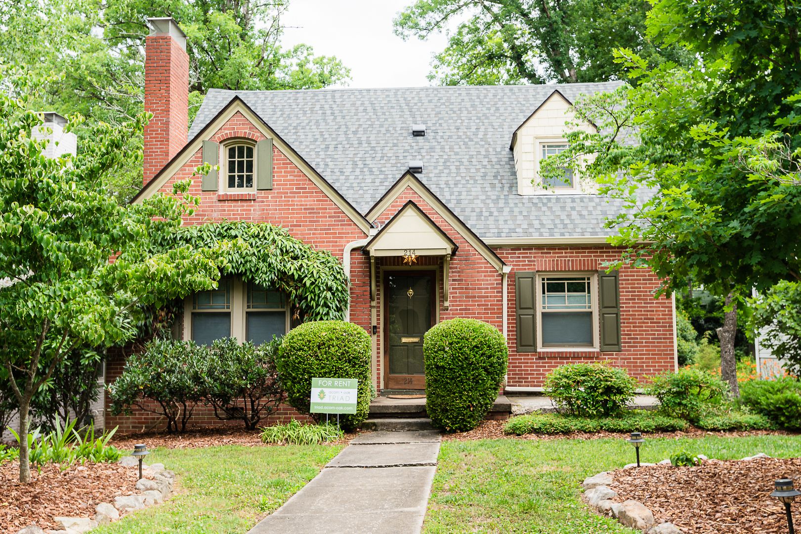 Greensboro House: 214 Kensington Rd