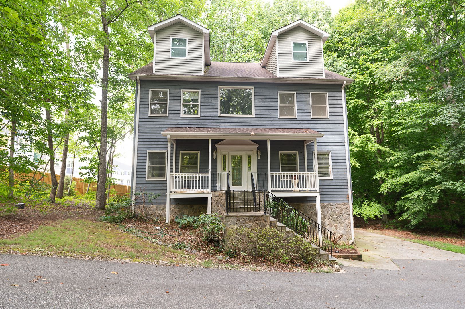 Oak Ridge House: 4916 Gold Crest Dr