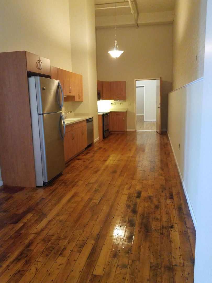 New Bedford Apartment: 75 Wamsutta Street