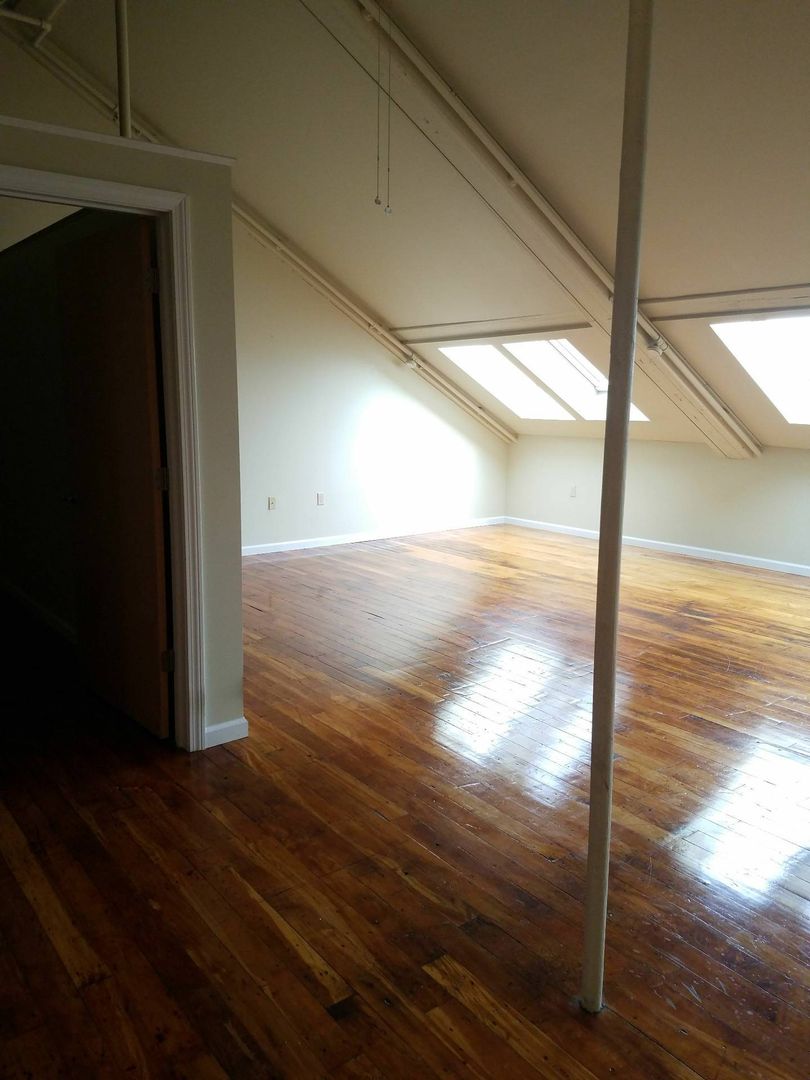 New Bedford Apartment: 75 Wamsutta Street