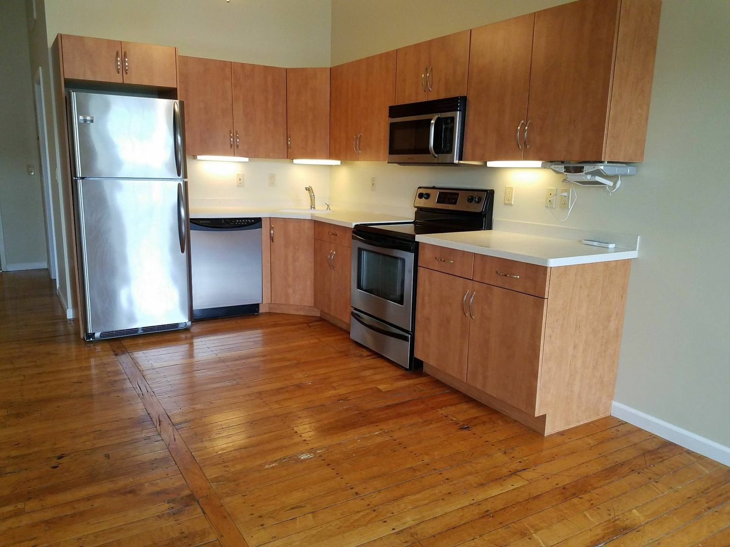 New Bedford Apartment: 75 Wamsutta Street