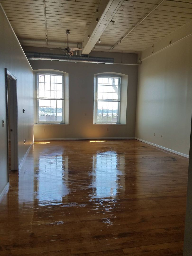 New Bedford Apartment: 75 Wamsutta Street