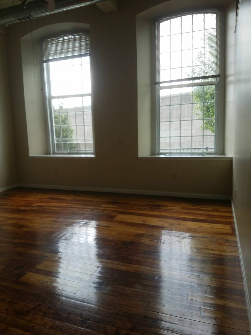 New Bedford Apartment: 75 Wamsutta Street