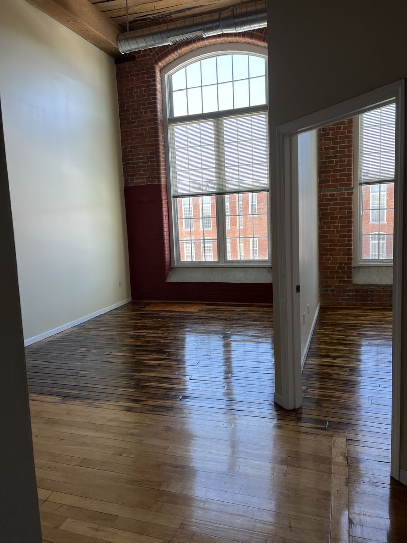 New Bedford Apartment: 10 Manomet Street