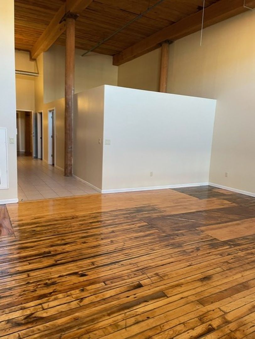 New Bedford Apartment: 10 Manomet Street