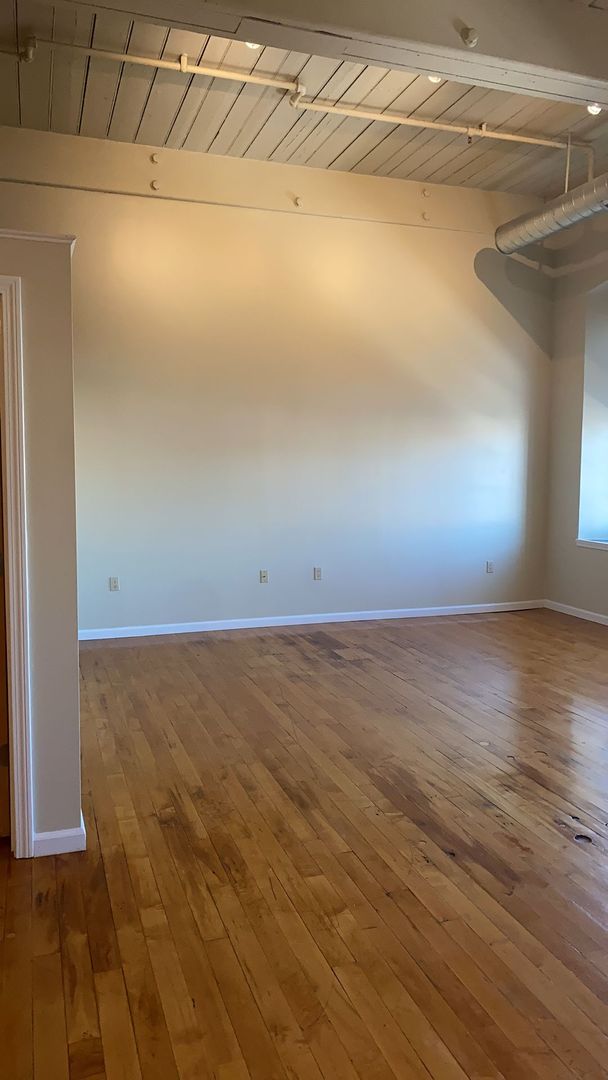 New Bedford Apartment: 75 Wamsutta Street