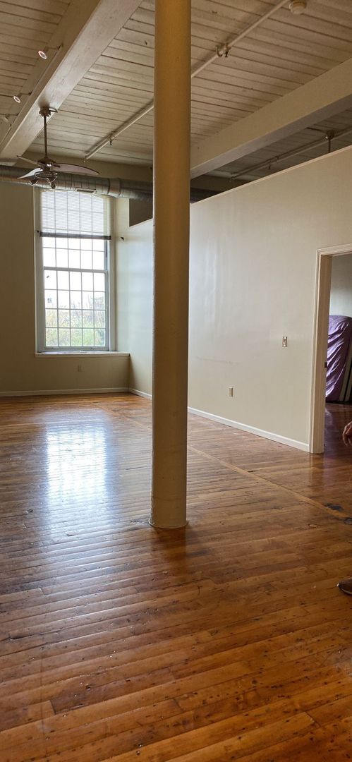 New Bedford Apartment: 75 Wamsutta Street