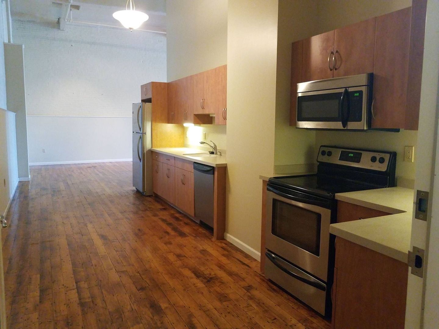 New Bedford Apartment: 75 Wamsutta Street