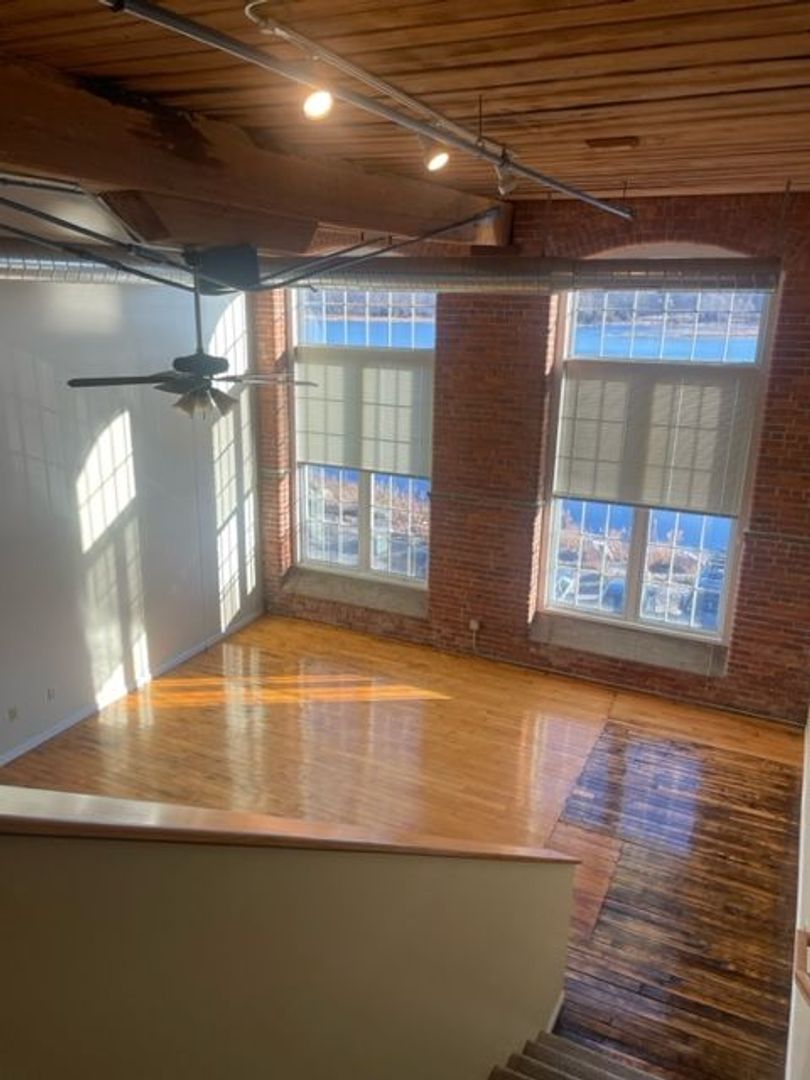 New Bedford Apartment: 10 Manomet Street