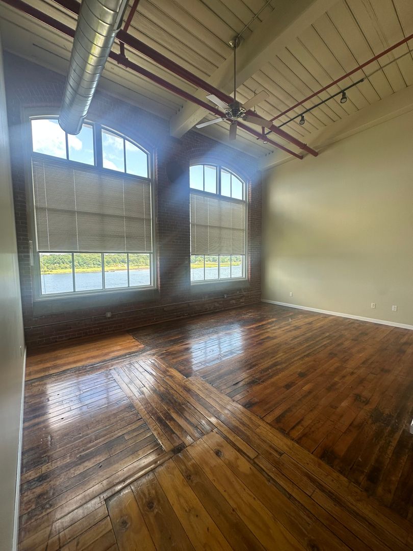 New Bedford Apartment: 200 Riverside Ave.