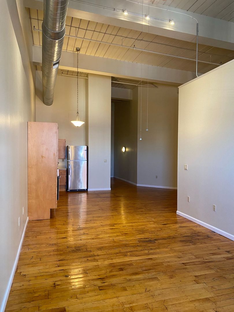 New Bedford Apartment: 75 Wamsutta Street