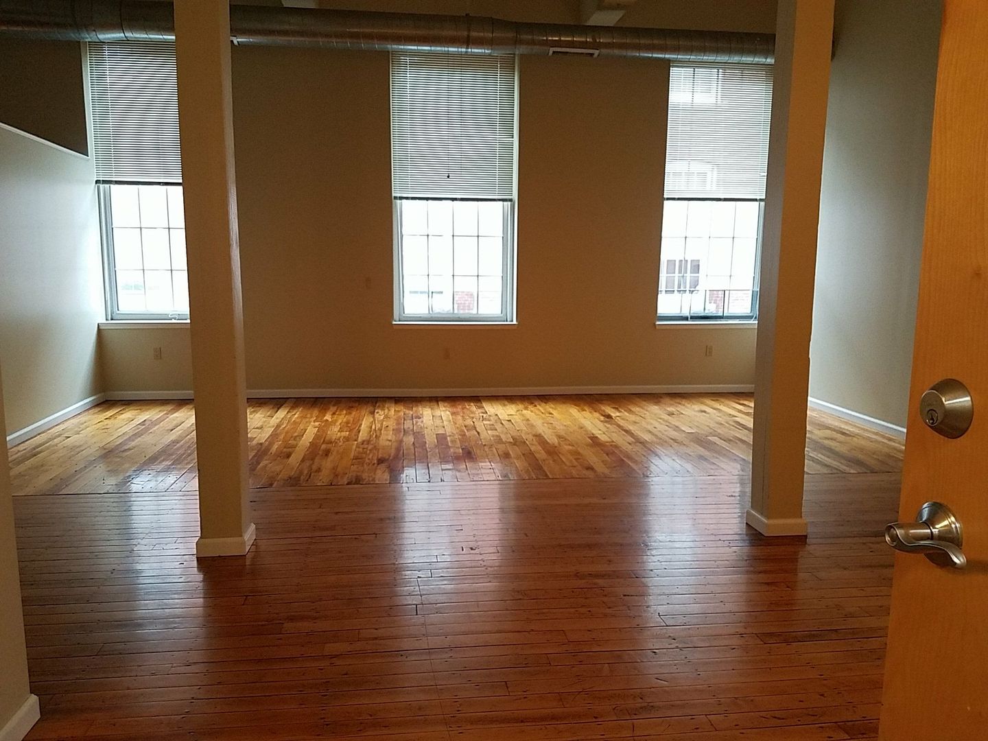 New Bedford Apartment: 75 Wamsutta Street