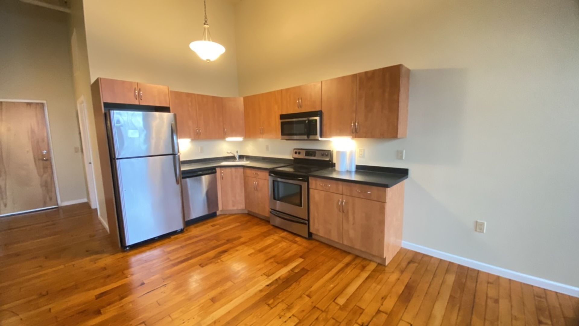 New Bedford Apartment: 75 Wamsutta Street