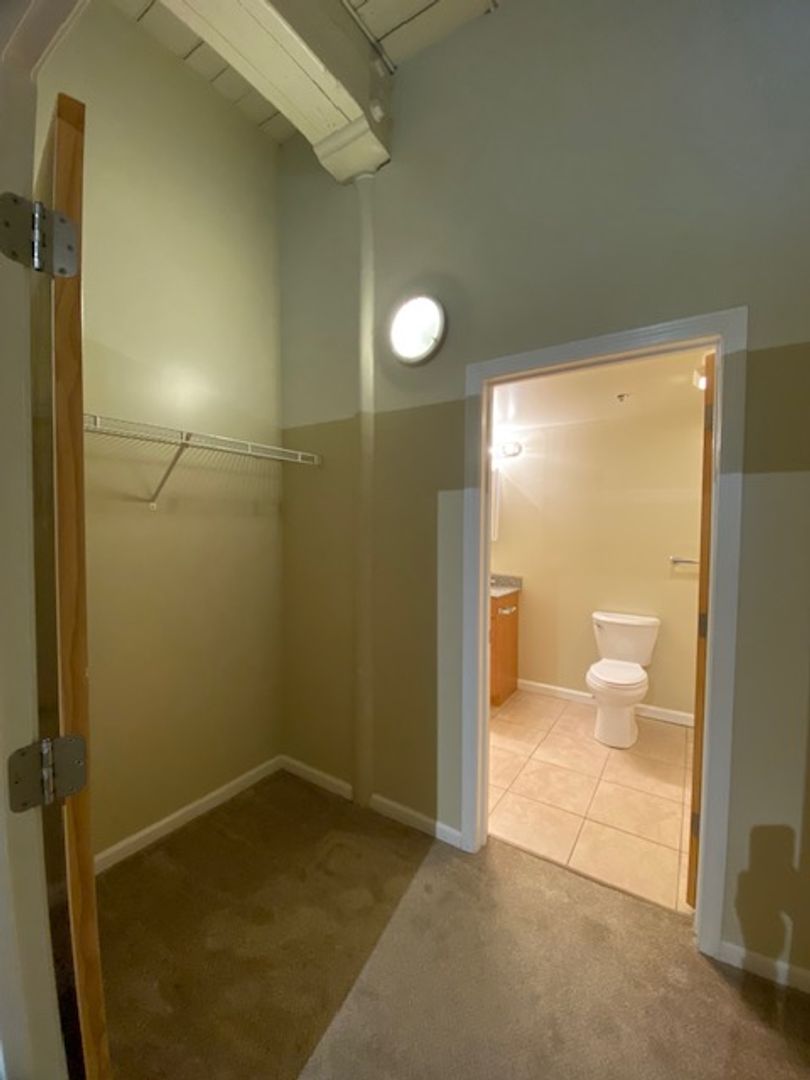 New Bedford Apartment: 75 Wamsutta Street