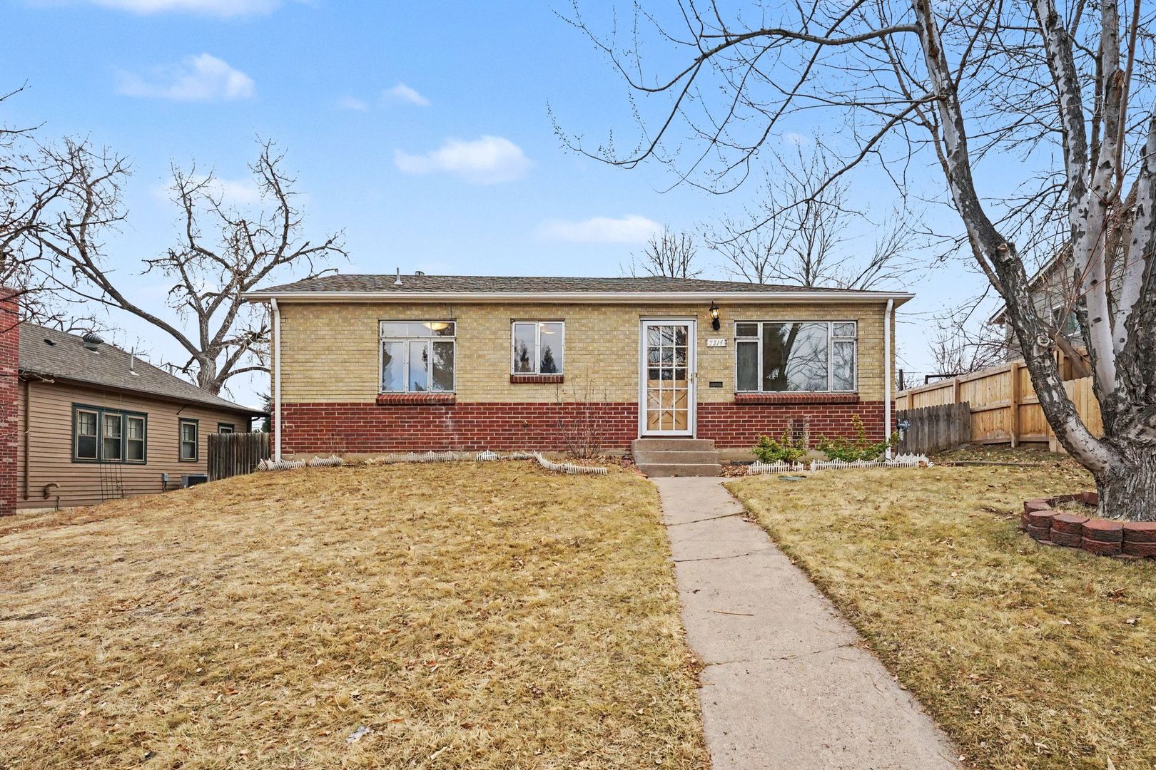 Littleton House: 5514 S Datura St