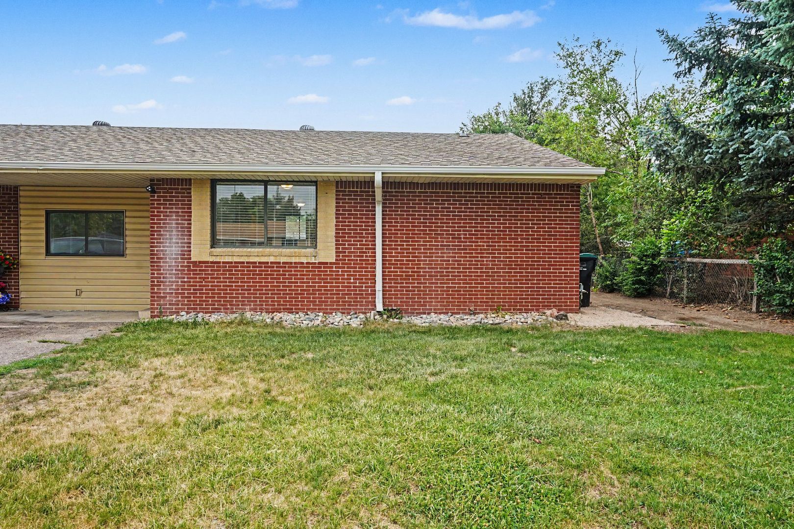 Lakewood House: 76 Newland Ct