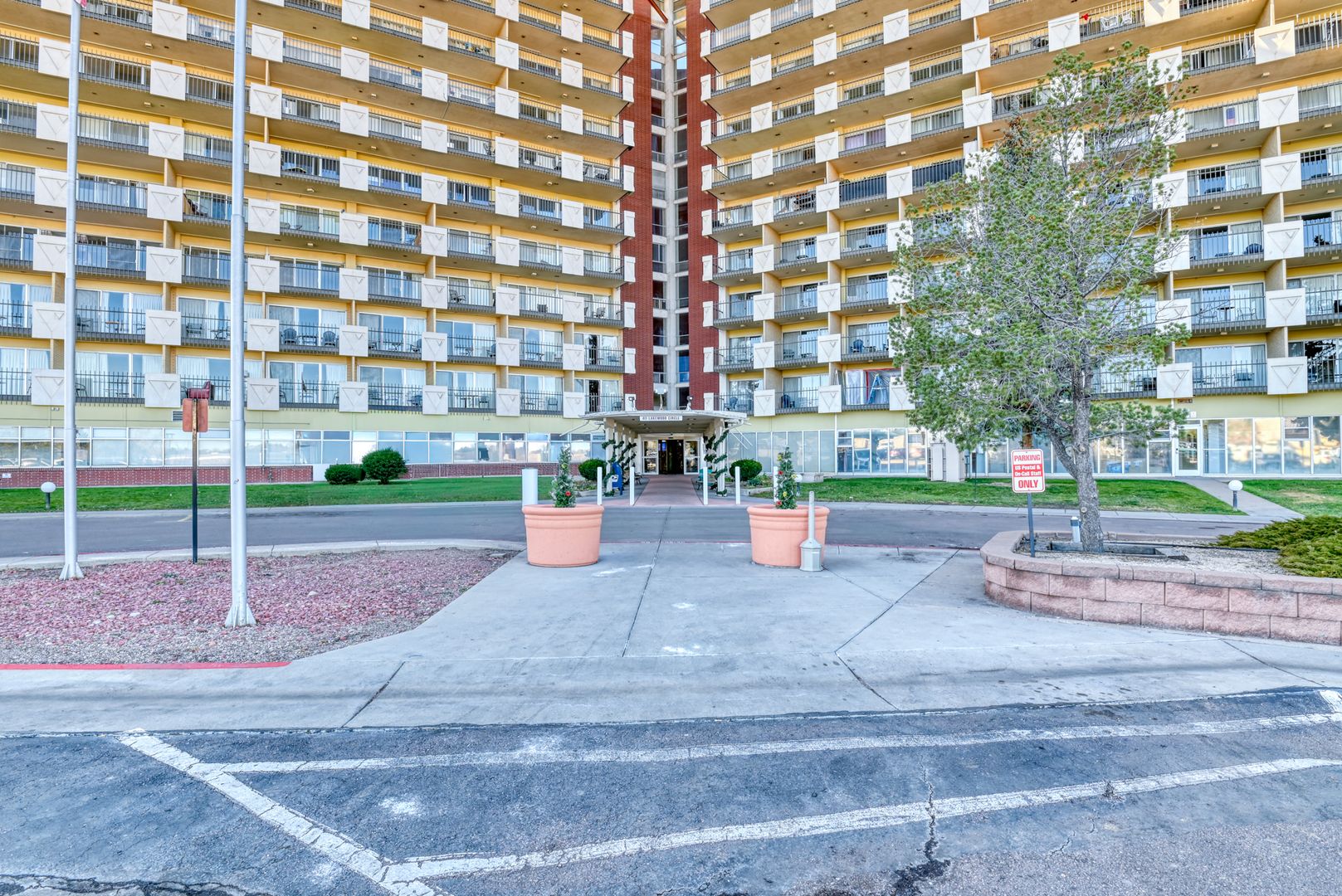 Colorado Springs House: 411 Lakewood Cir B1016