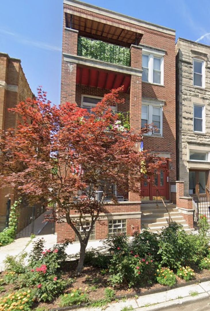 Chicago Apartment: 2520 W Walton