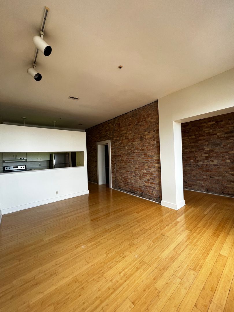 Syracuse Apartment: 247 W Fayette Street