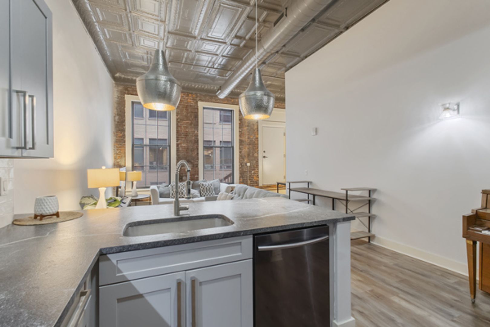 Syracuse Apartment: 321-323 S. Salina St.