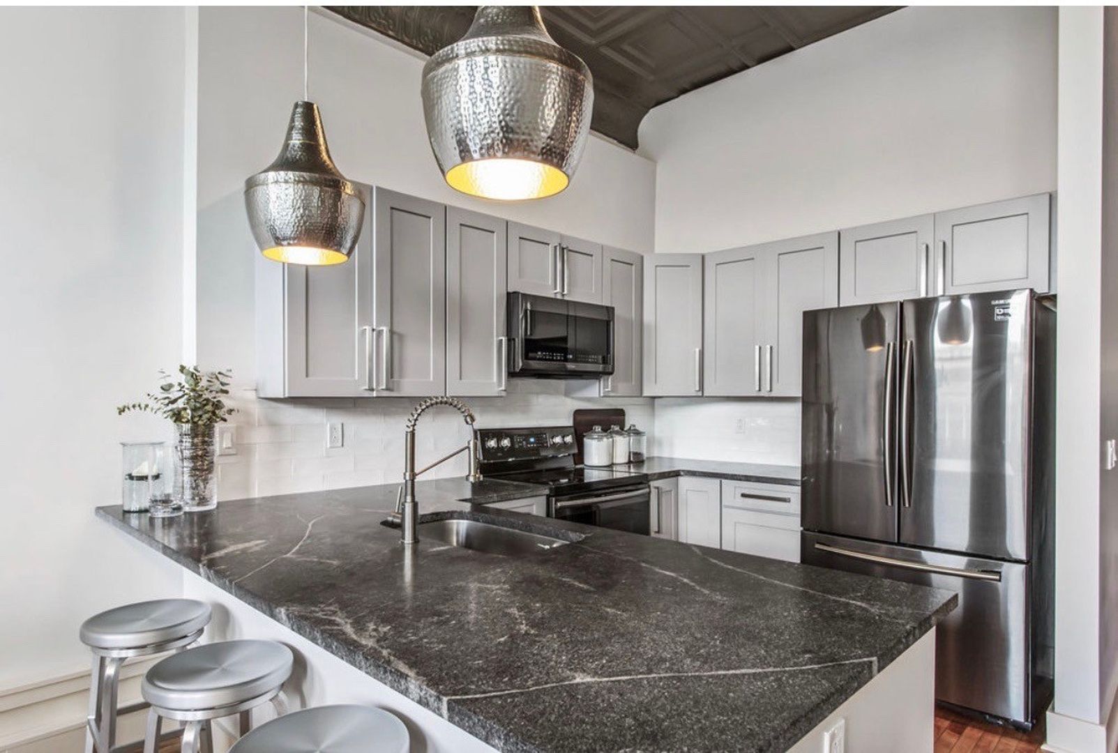 Syracuse Apartment: 321-323 S. Salina St.