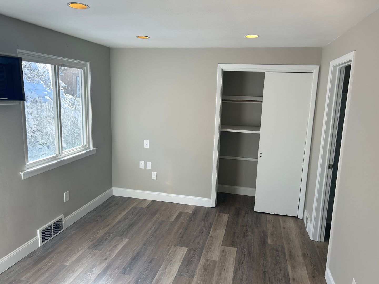 Moon Township Apartment: 114 Mclaughlin Road