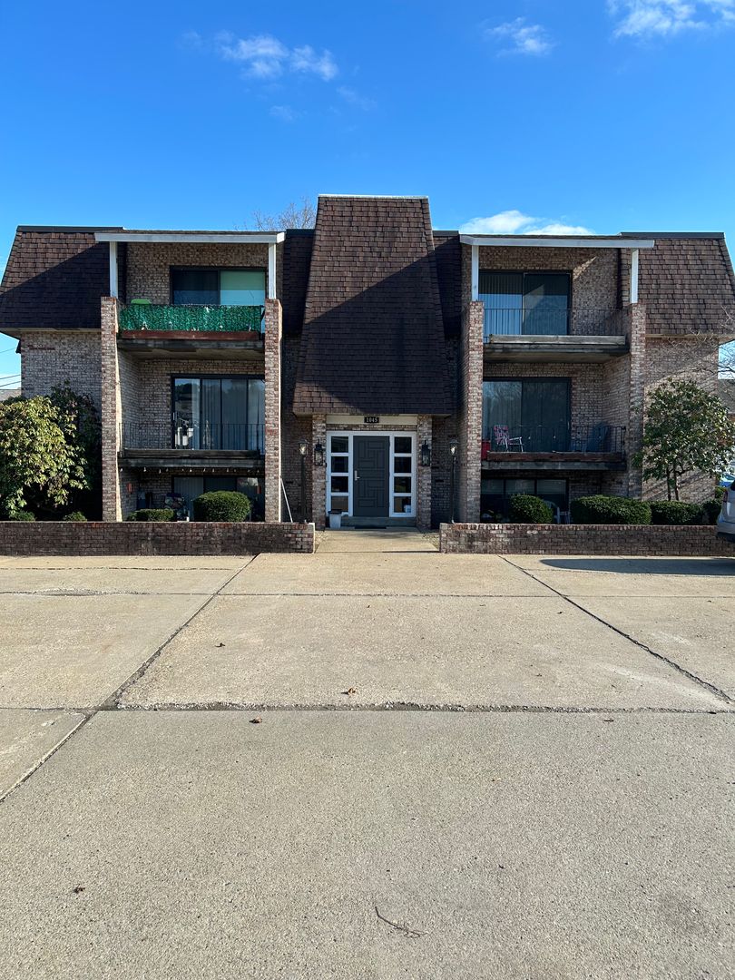 Beaver Apartment: 1045 Turnpike Street