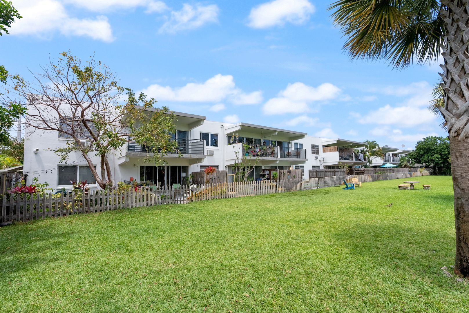 Wilton Manors Apartment: 550 NE 20th Street