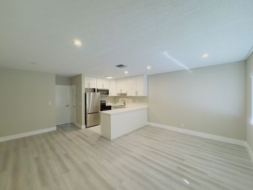 !OCTOBER! Renovated 1 Bedroom / 1 Bathroom Croissant Park, Fort Lauderdale – photo 1
