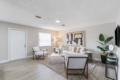 !NOVEMBER 2026 AVAILABILITY! 2 Bed / 1 Bath - Croissant Park, Fort Lauderdale – photo 1