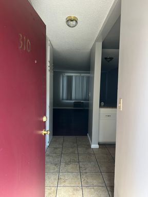 2 Bedroom 1 Bathroom Apartment In Village Style Complex – photo 1