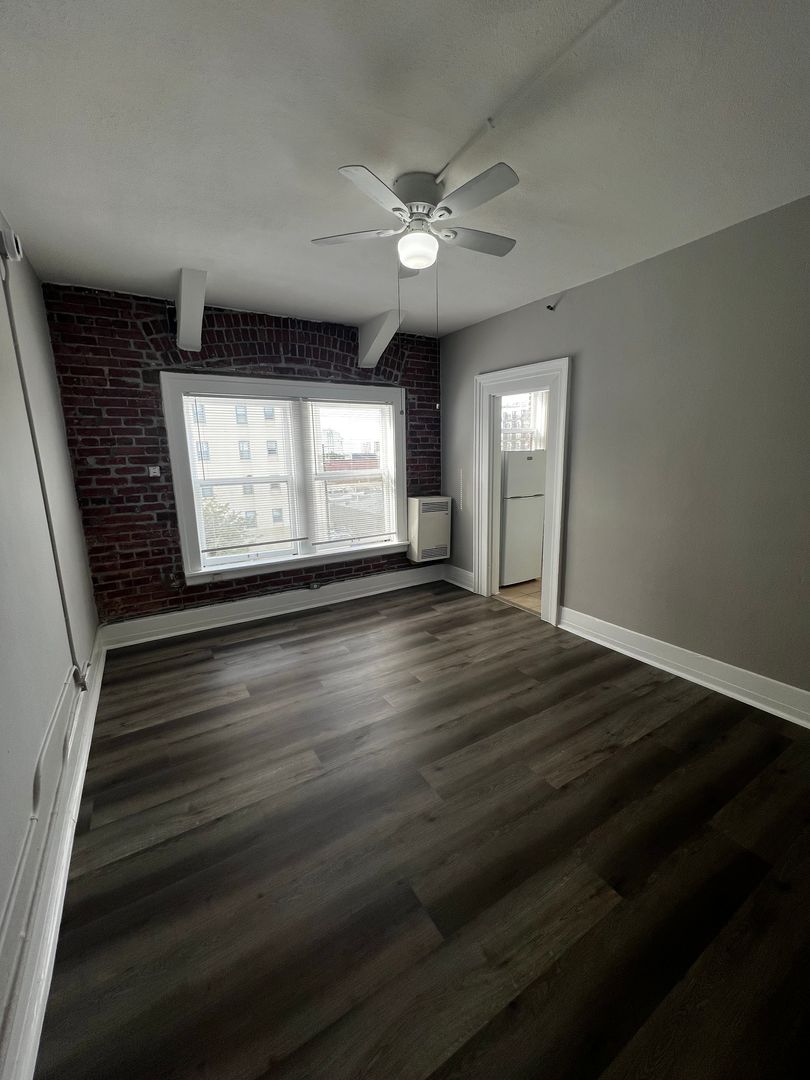 Los Angeles Apartment: 1355 S. Hope Street