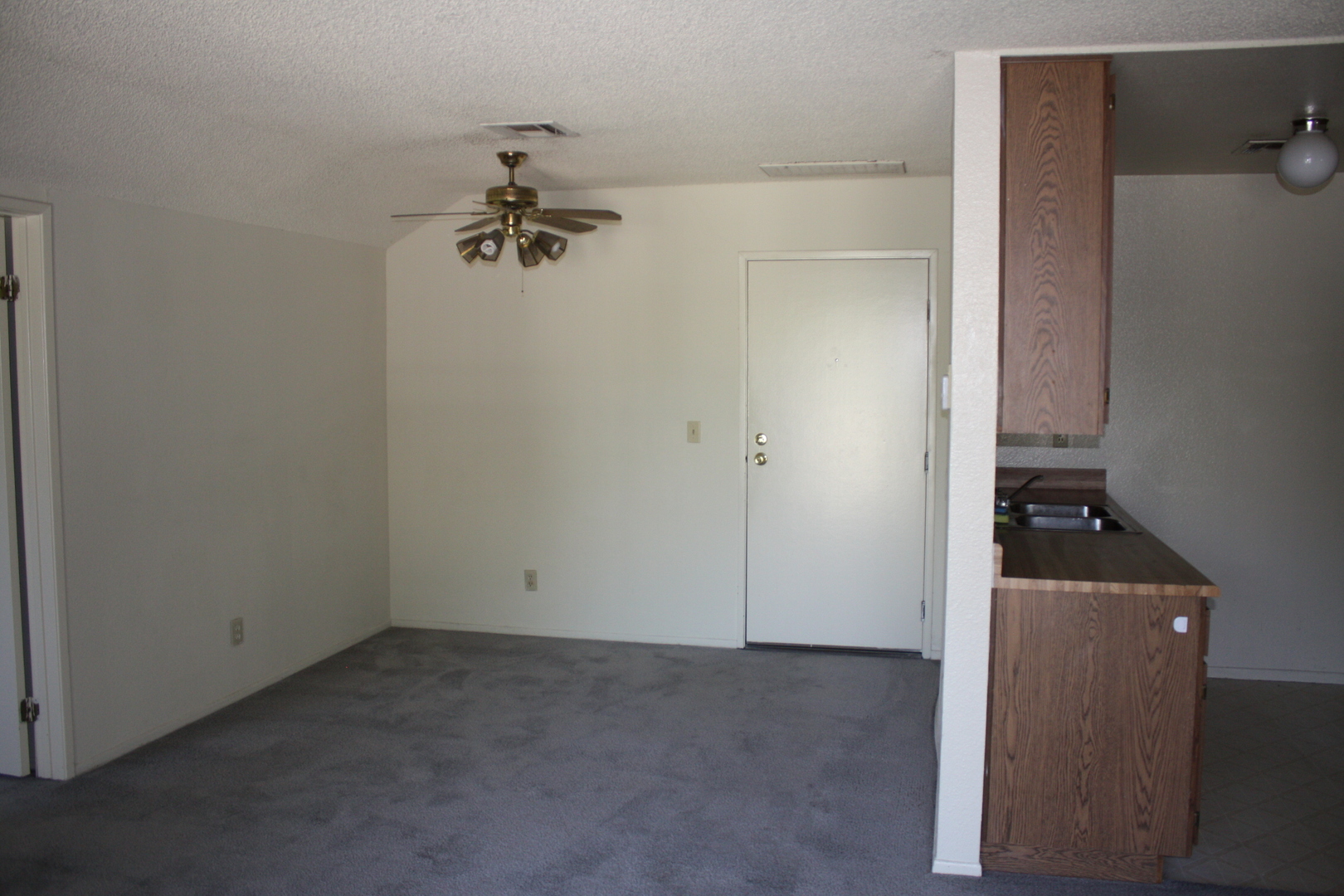 Chatsworth Apartment: 21323 Lemarsh Street