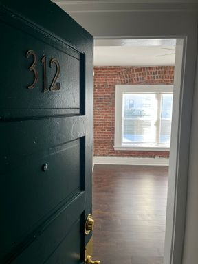1920'S CLASSIC REMODELED STUDIO ***ASK ABOUT OUR MOVE IN SPECIAL*** – photo 1