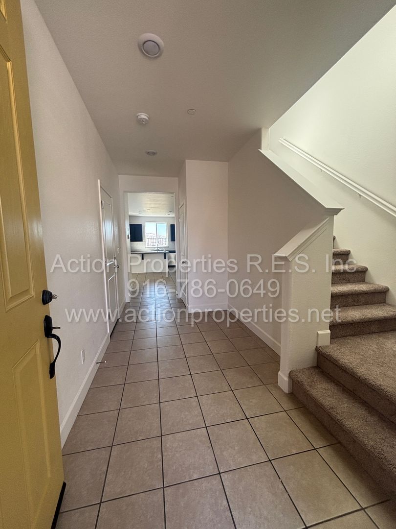 Lion Street 1611 4 of 12