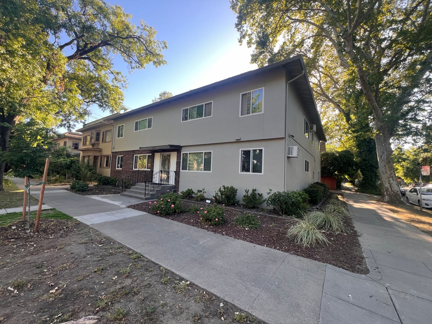 Sacramento Apartment: 700 24th Street