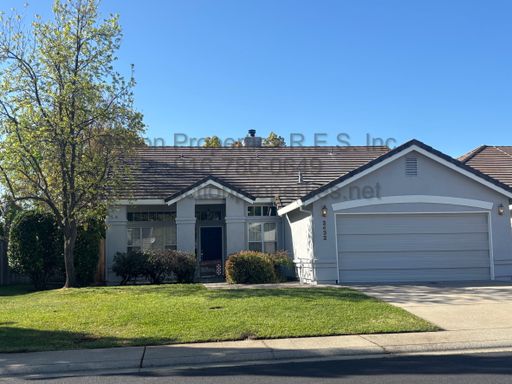 Rocklin: Single Story, Corner Lot 3 Bedroom 2 bath LVP Flooring, fenced yard, fireplace – photo 1