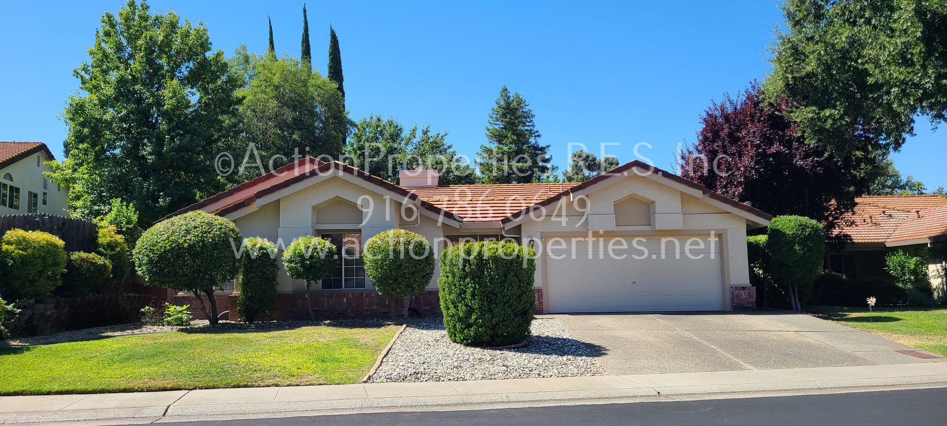 Roseville House: 1417 Hurlston Way