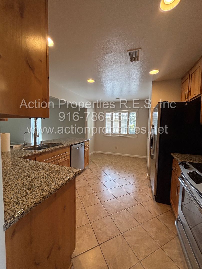 Village Oaks Drive 5110 8 of 8