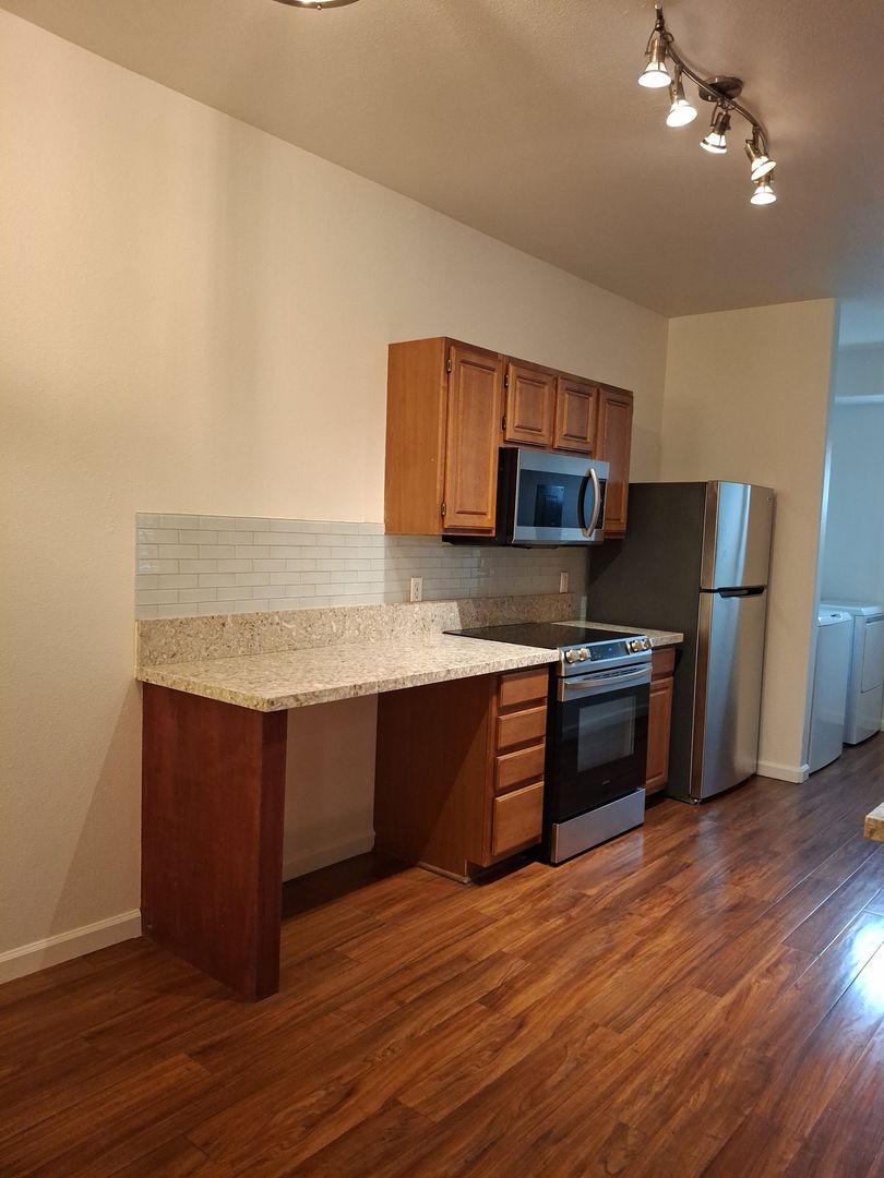 Gibson Drive 501 Unit #1914 5 of 8
